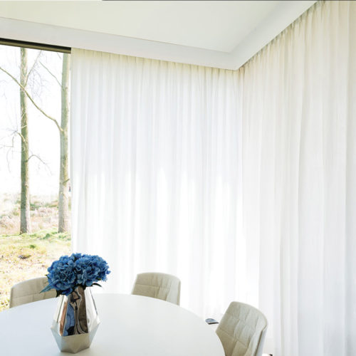 The Belvedere contemporary cove molding designed for a multitude of applications. With the additional installation support this profile can perfectly hide curtain systems or with LED lighting as a mood creator